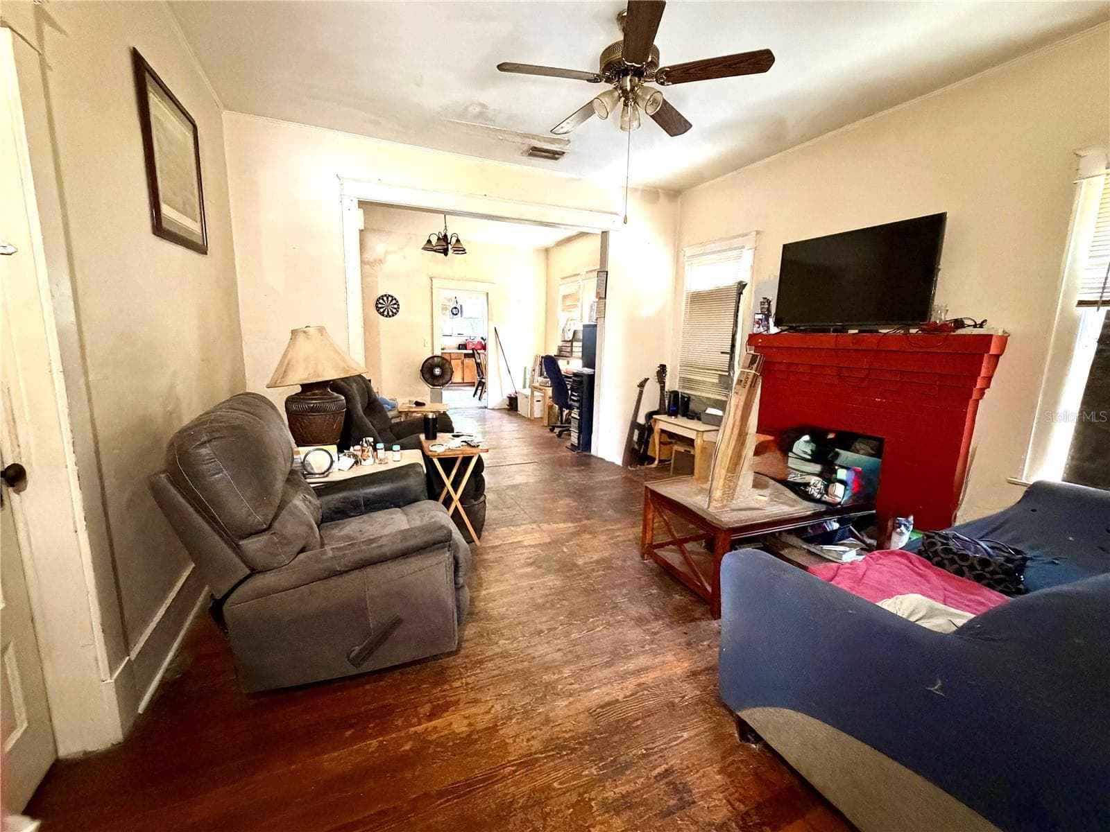 209 Avenue C NE photo 4