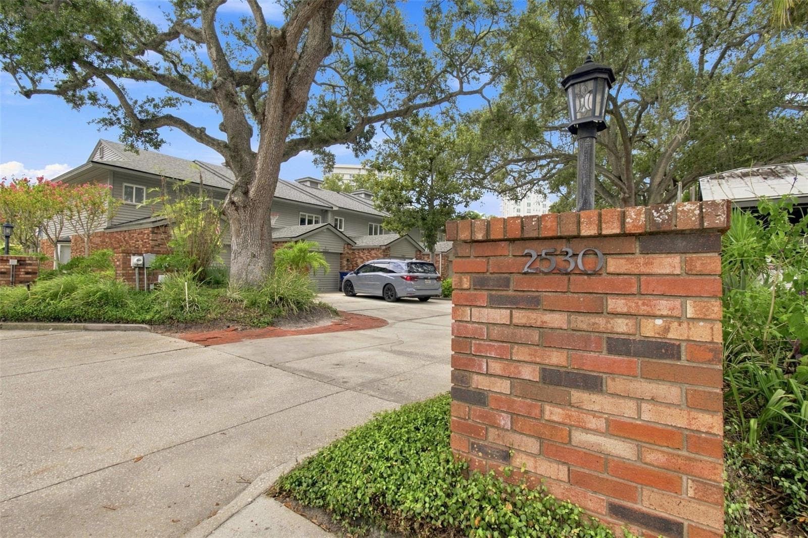 2530 W Maryland Ave #C photo 3