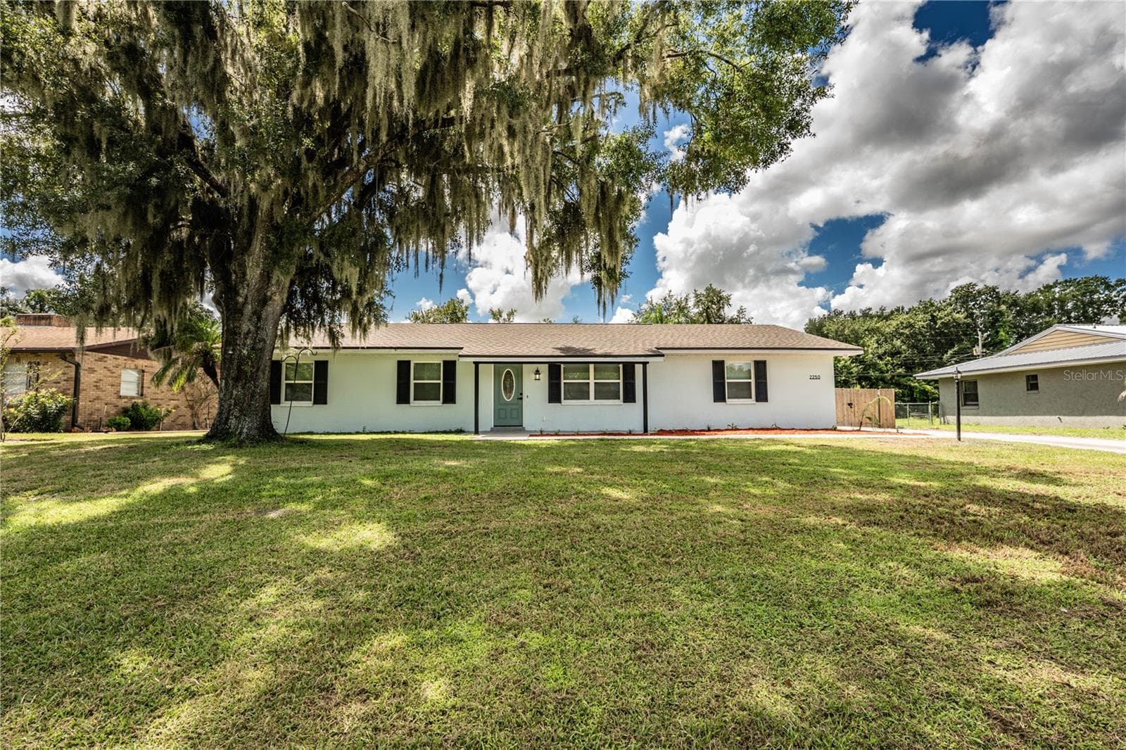 2250 Maple Hill Dr photo 2
