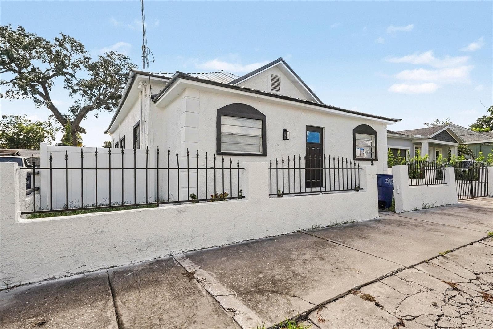 2923 Sanchez St photo 3