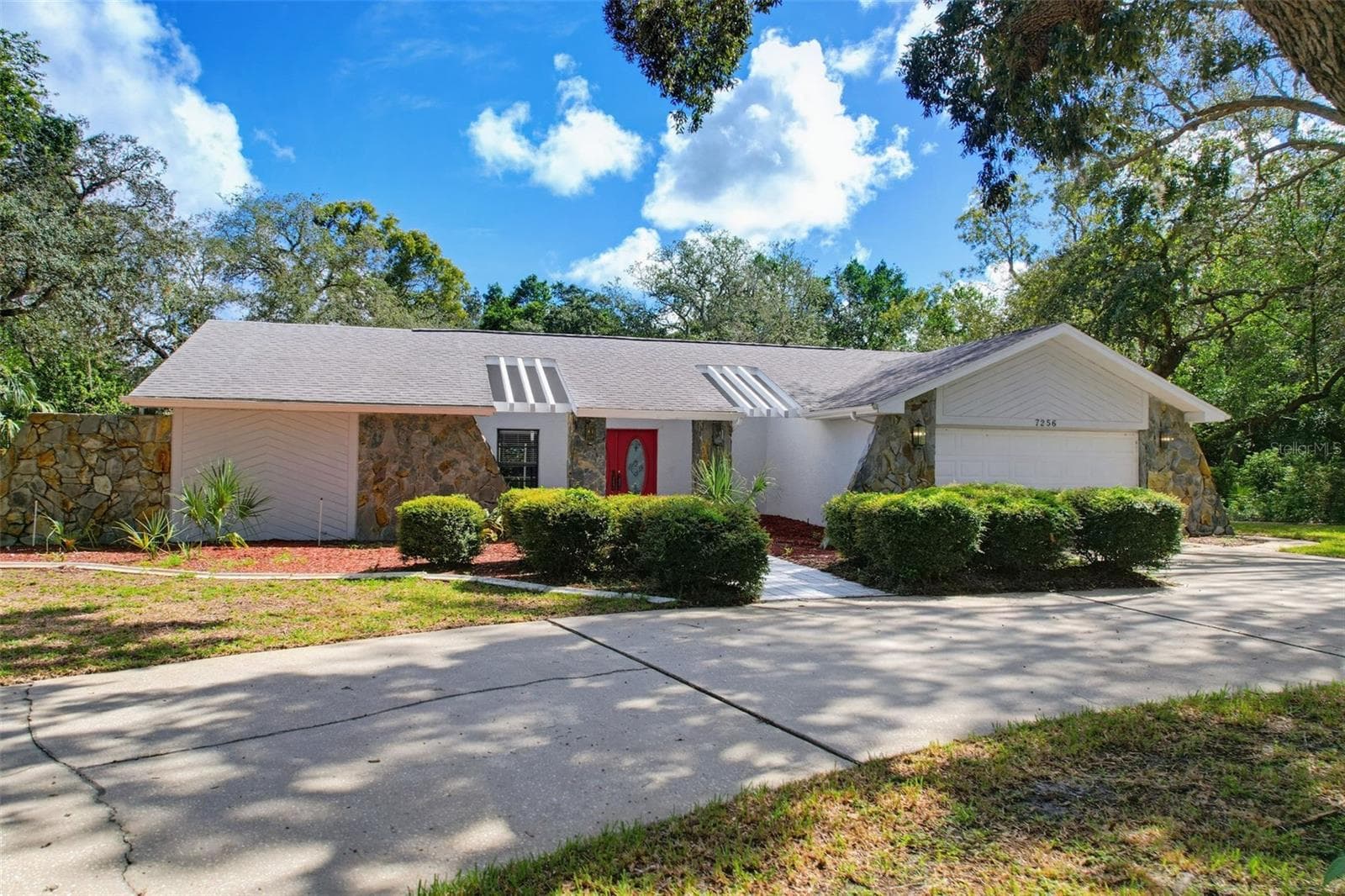 7256 Royal Oak Dr photo 3
