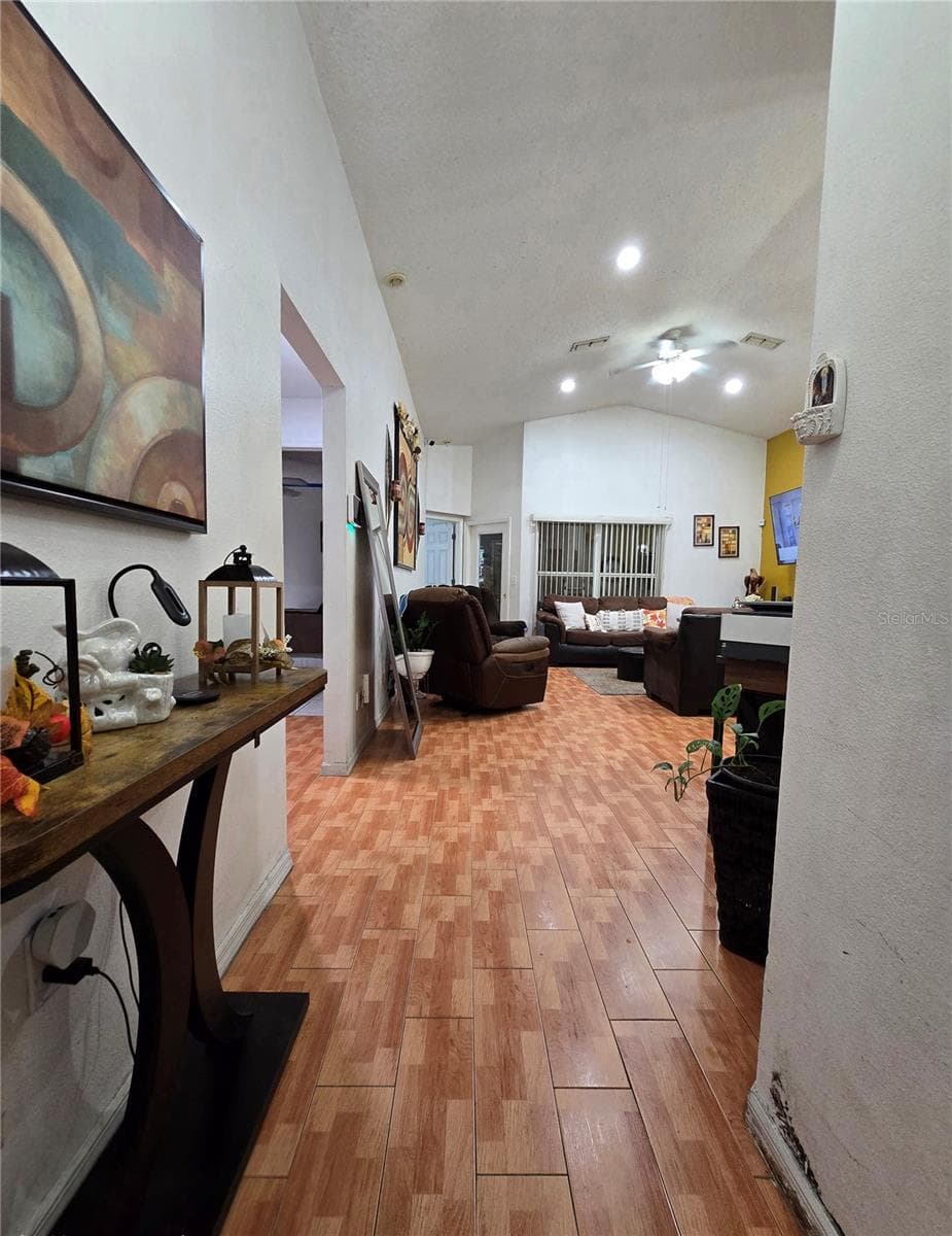 14926 Laurie Ln photo 3