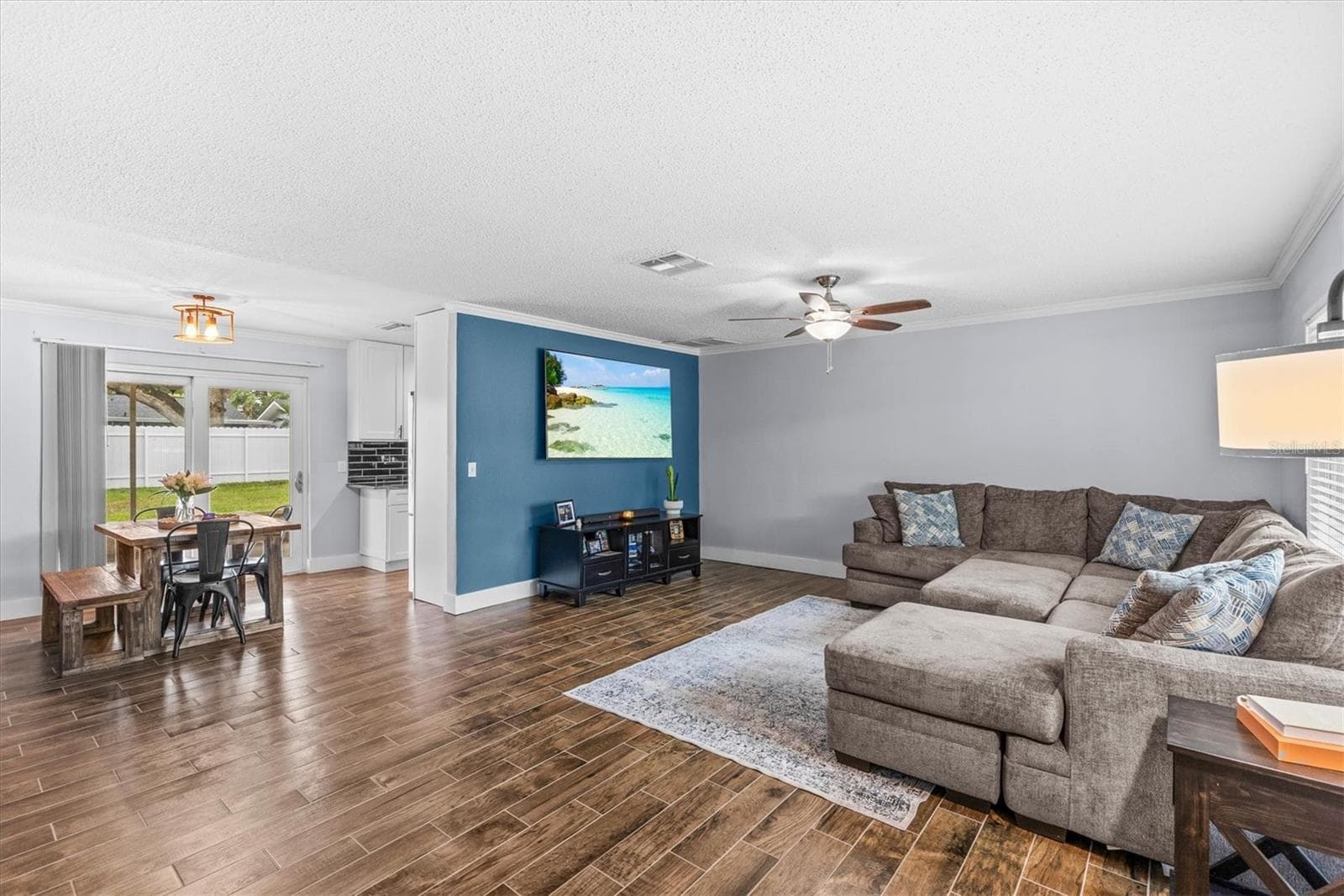1707 Hibiscus Circle N photo 3