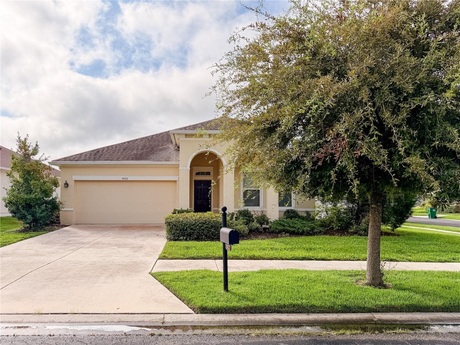 5022 Suncatcher Dr photo 2