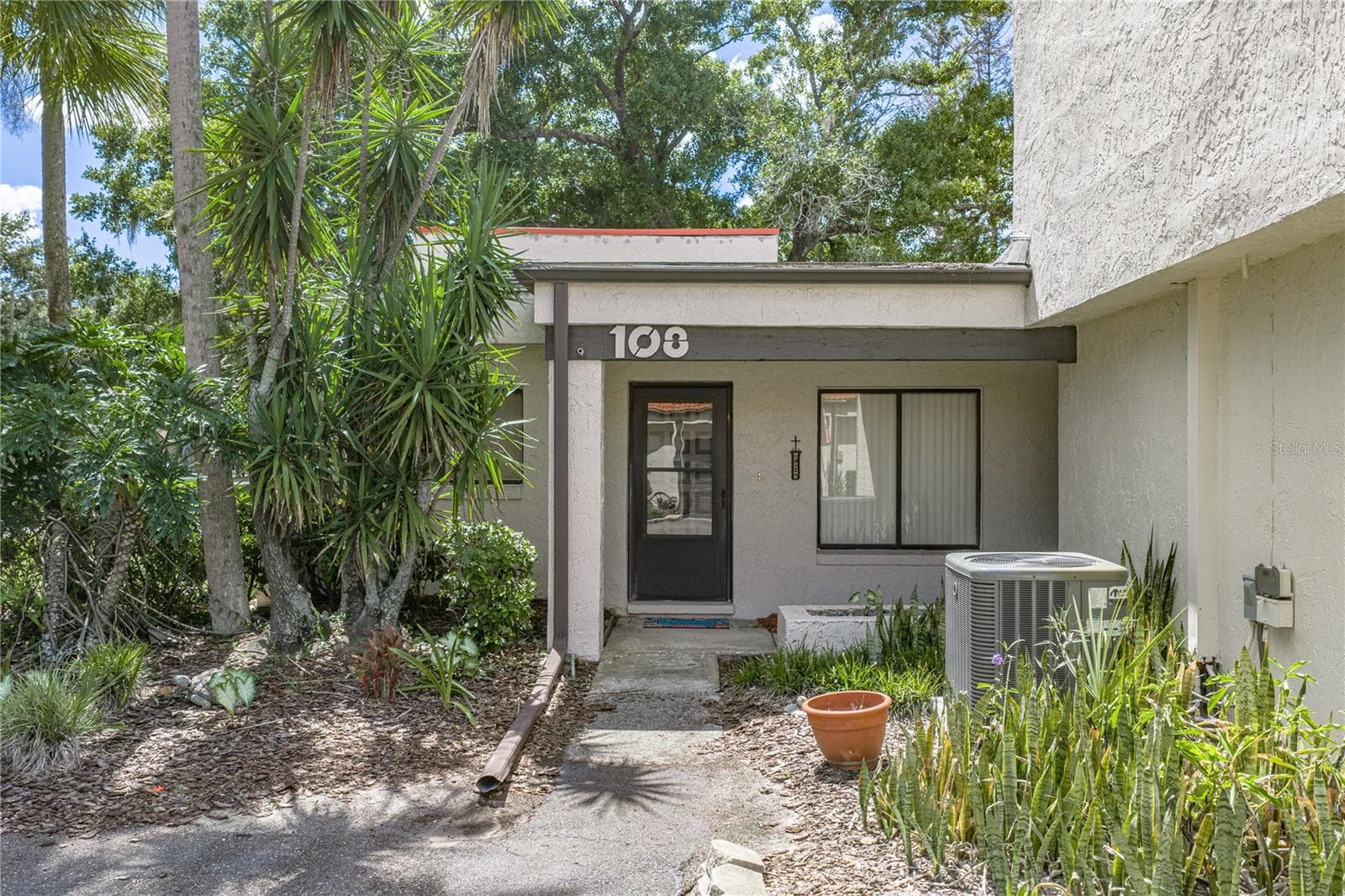 108 Capri CT N photo 4