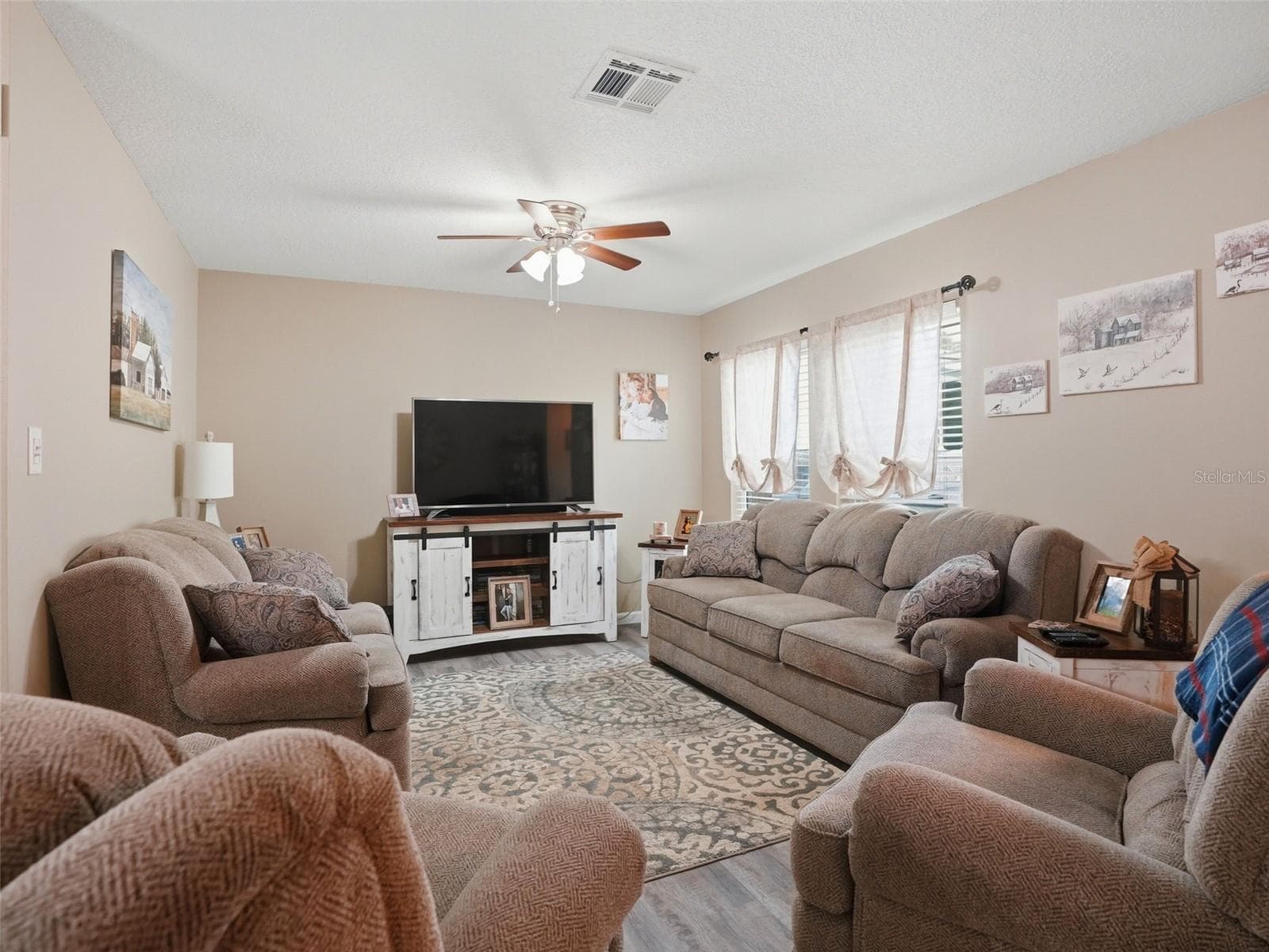 9122 Dupont Ave photo 5