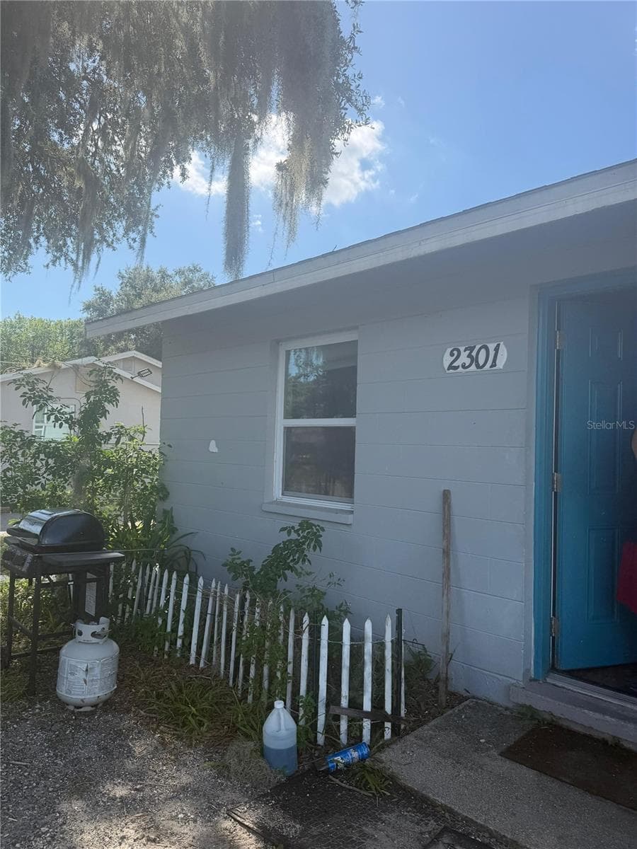 2301 Weber St photo 4