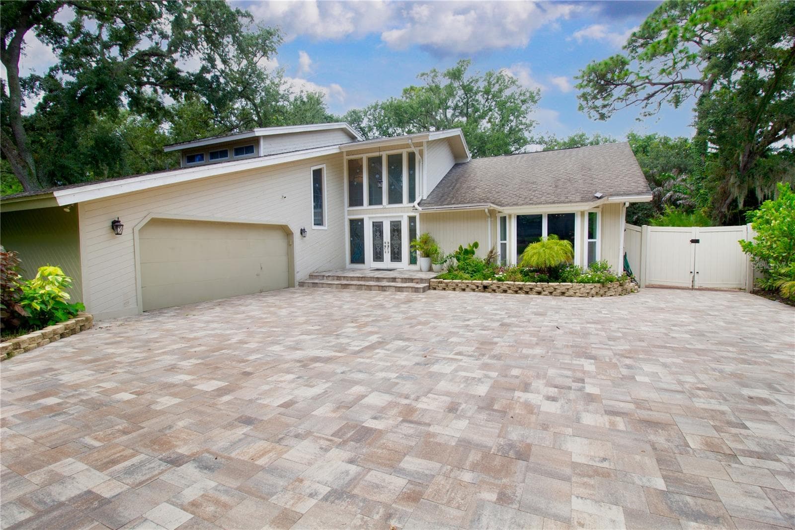 70 Bay Woods Dr