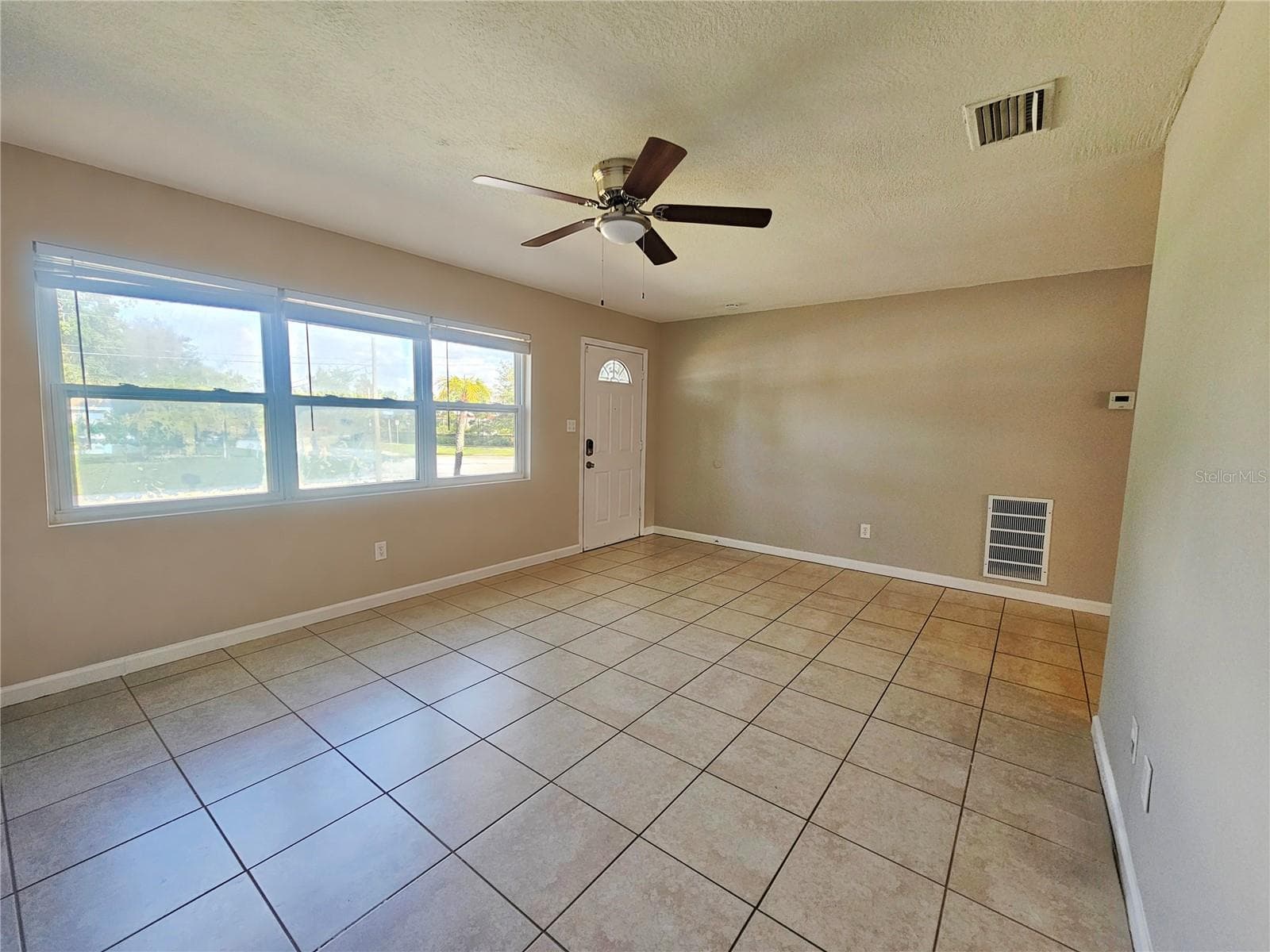 308 Evelyn Ave photo 2
