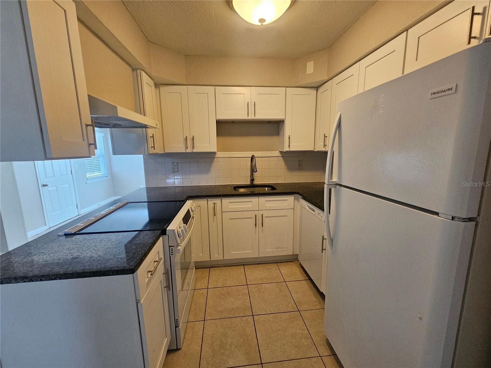 308 Evelyn Ave photo 4
