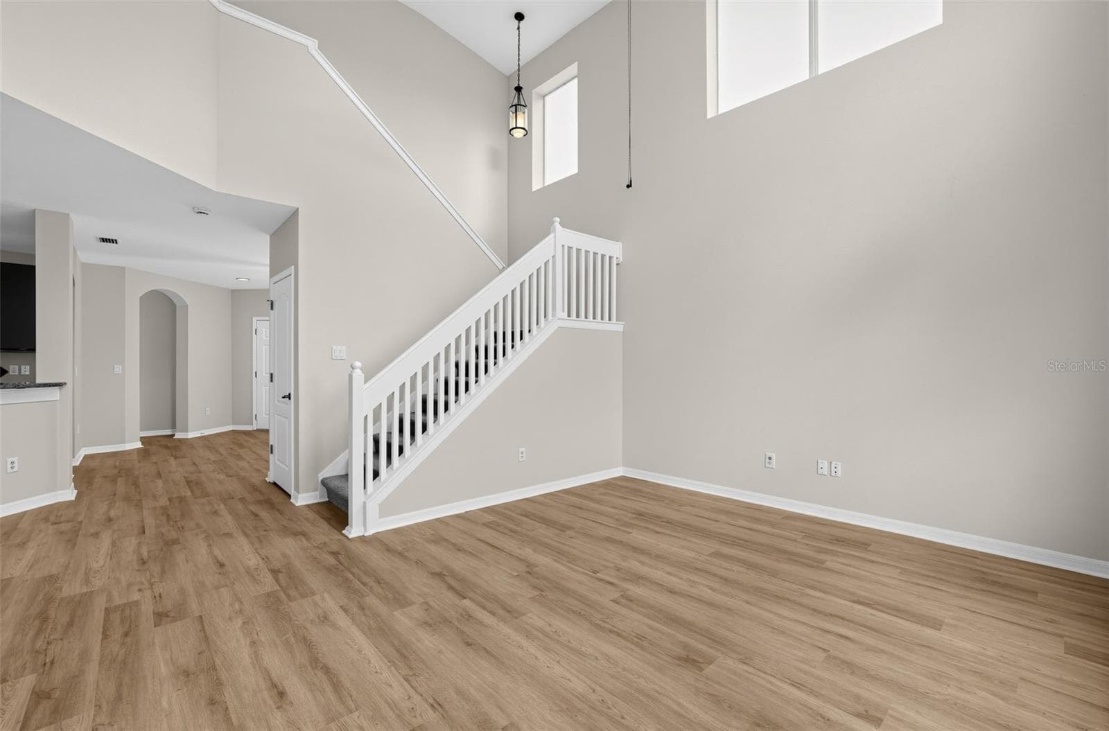 7876 Carriage Pointe Dr photo 3