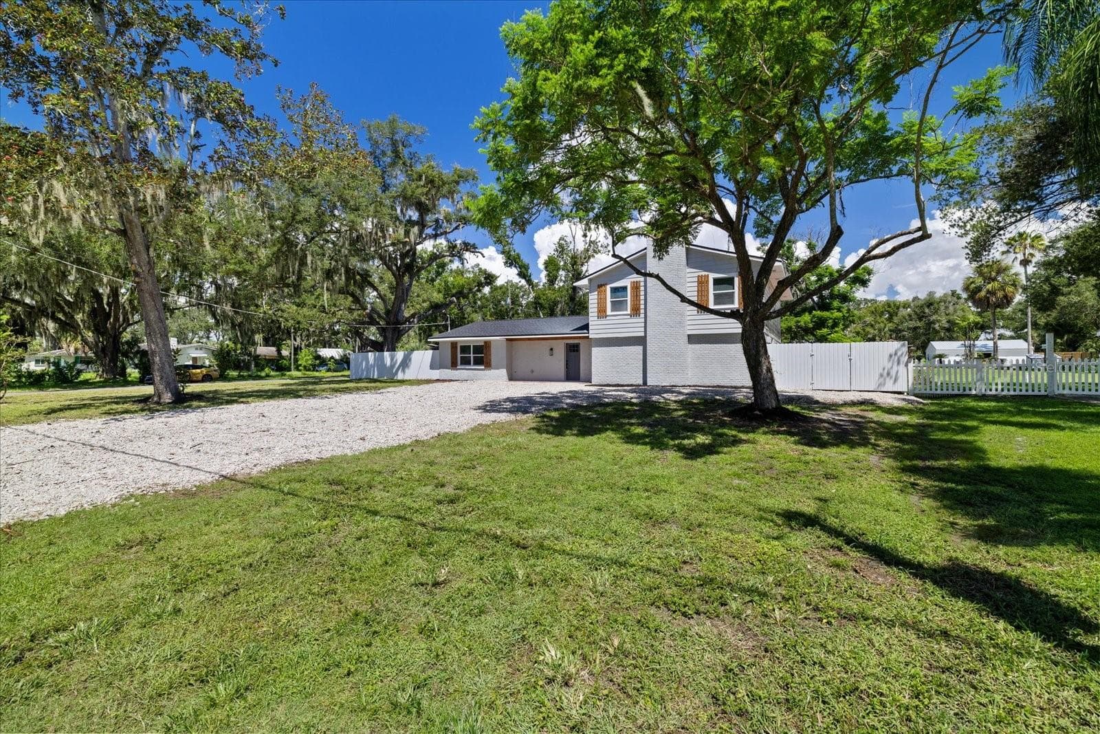 11002 Riverview Dr photo 2