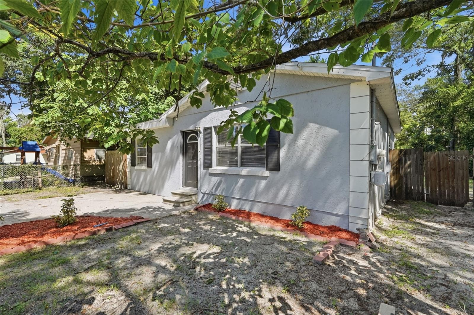 1412 E Annie St photo 2