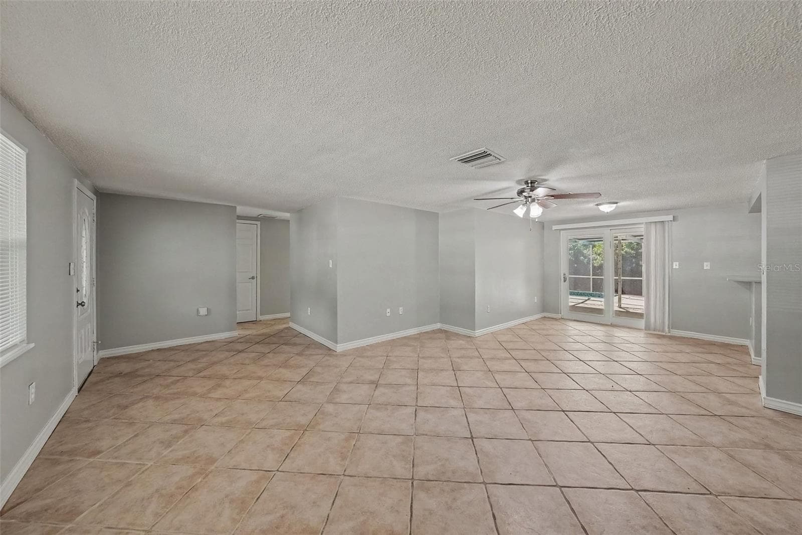 2641 Flintwood Dr photo 3