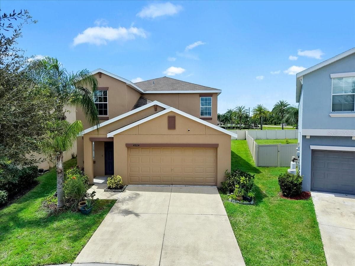 4924 Reflecting Pond Cir photo 2