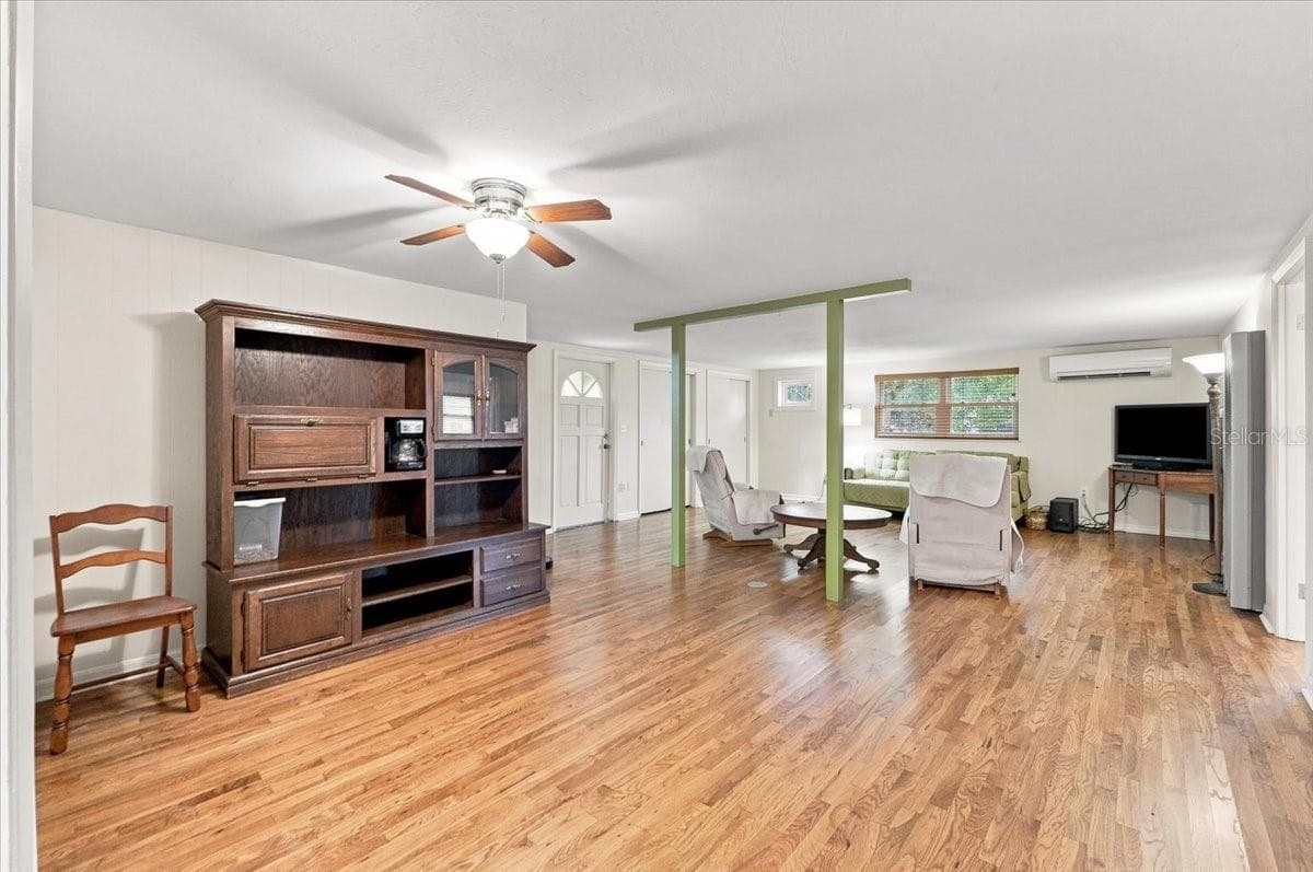 407 Pablo St photo 2