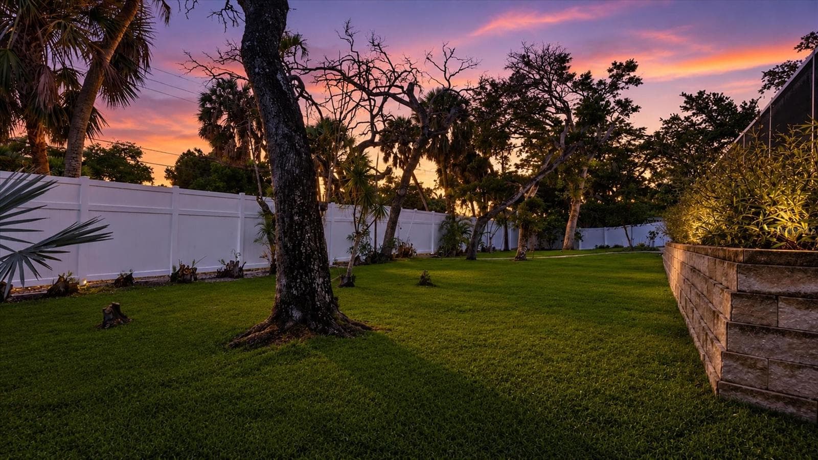 5333 Siesta CT photo 5