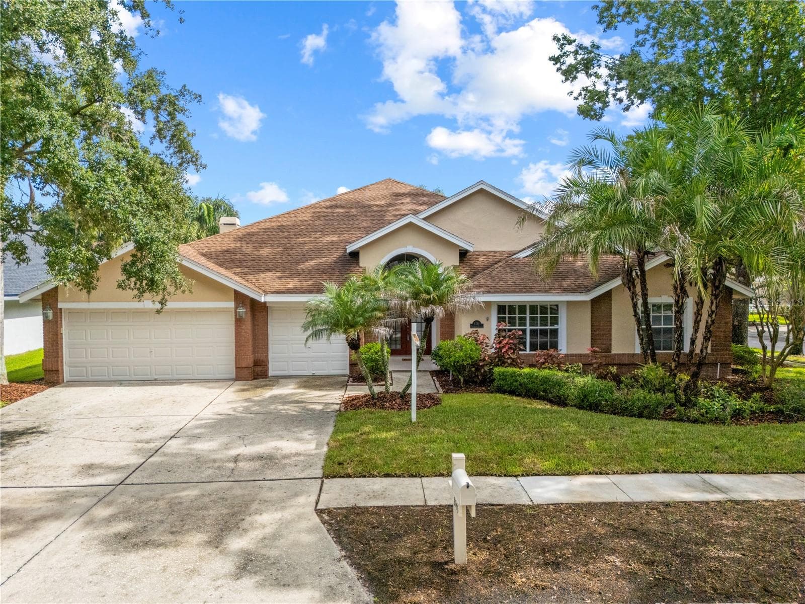 8746 Tantallon Cir photo 2