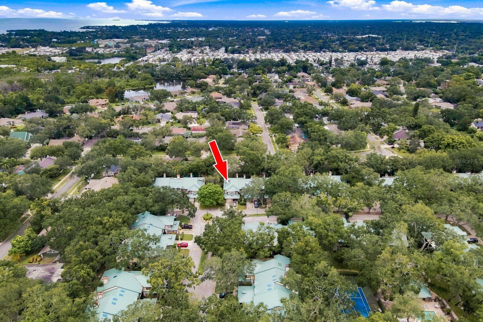 1460 Mahogany Ln photo 2
