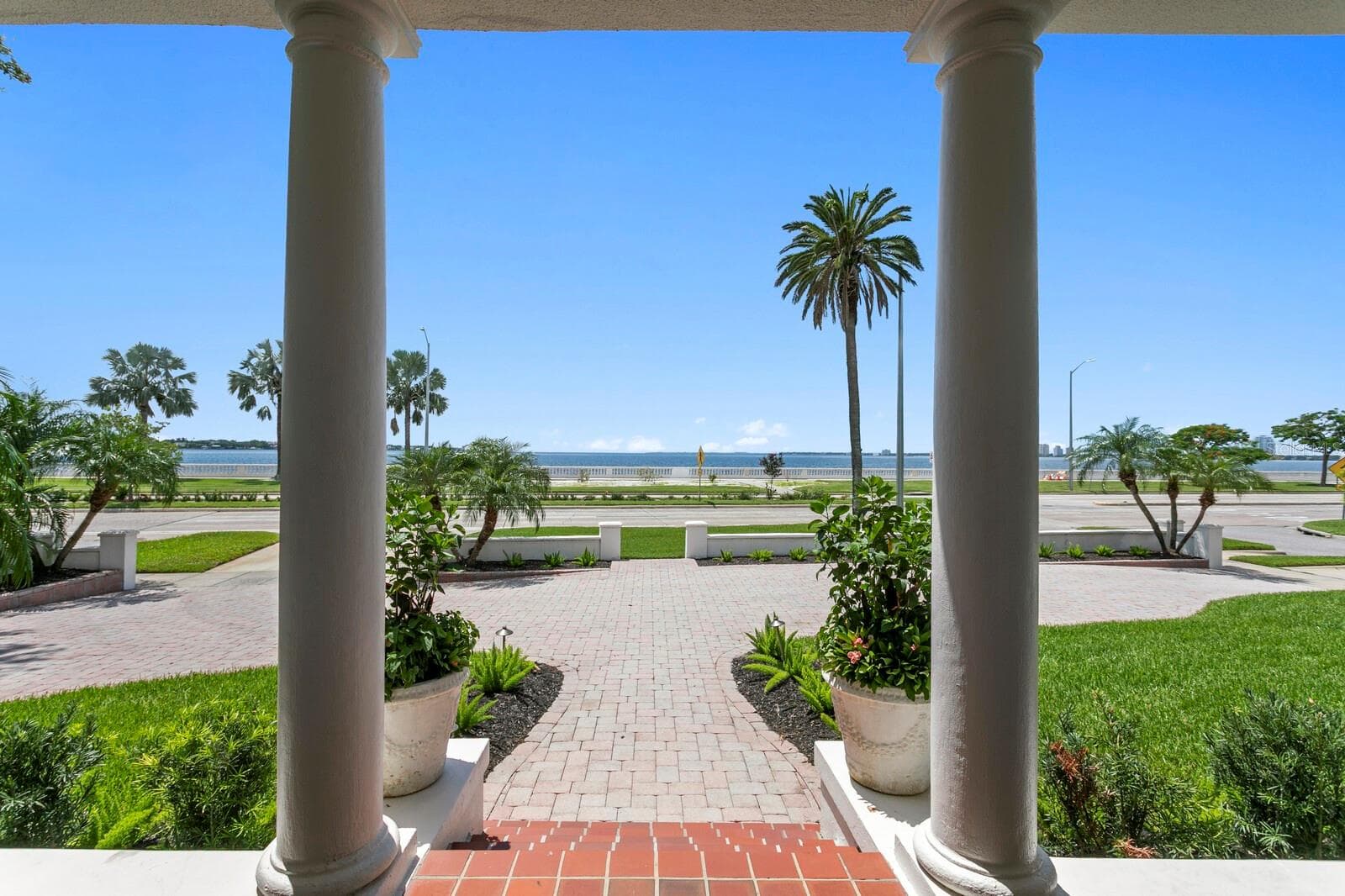 907 Bayshore Blvd photo 2