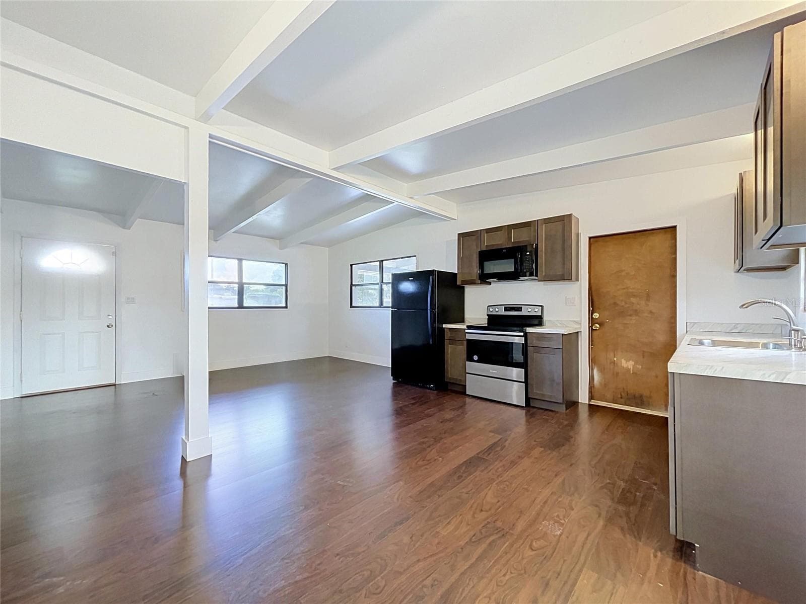 1310 Warrington Way photo 3