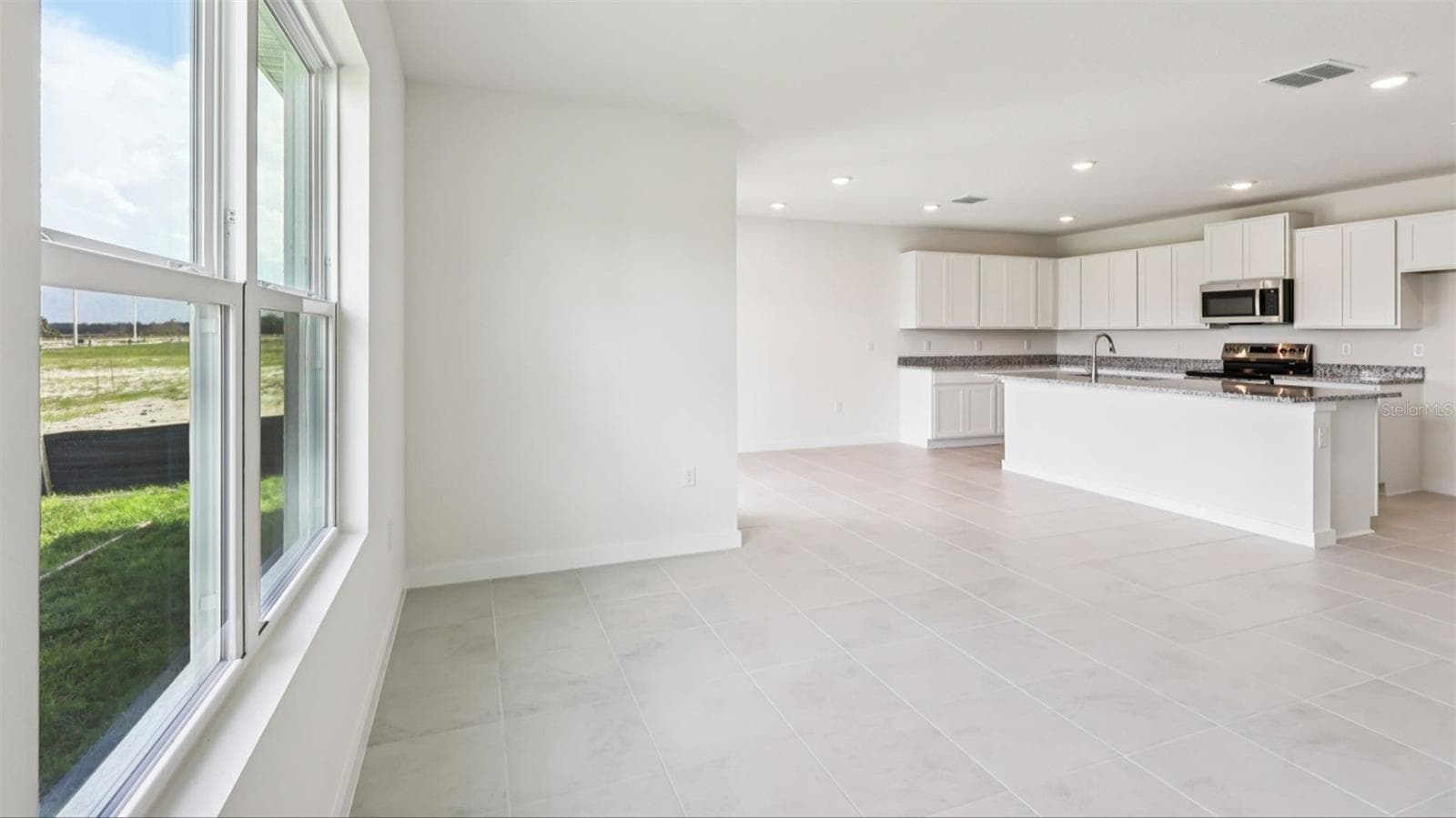 815 Andrew St photo 4