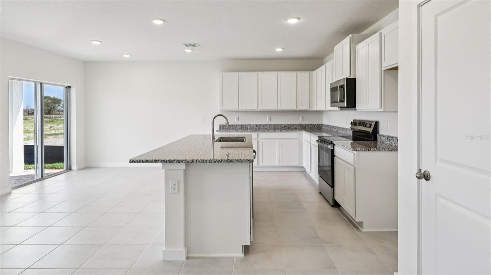 815 Andrew St photo 5