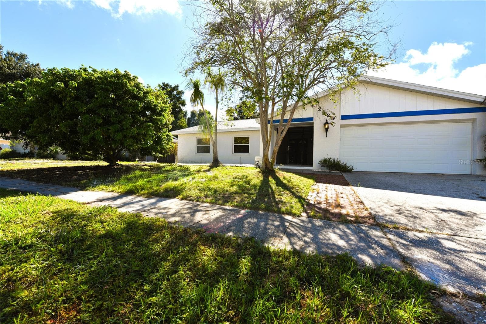 2529 Indigo Dr photo 2