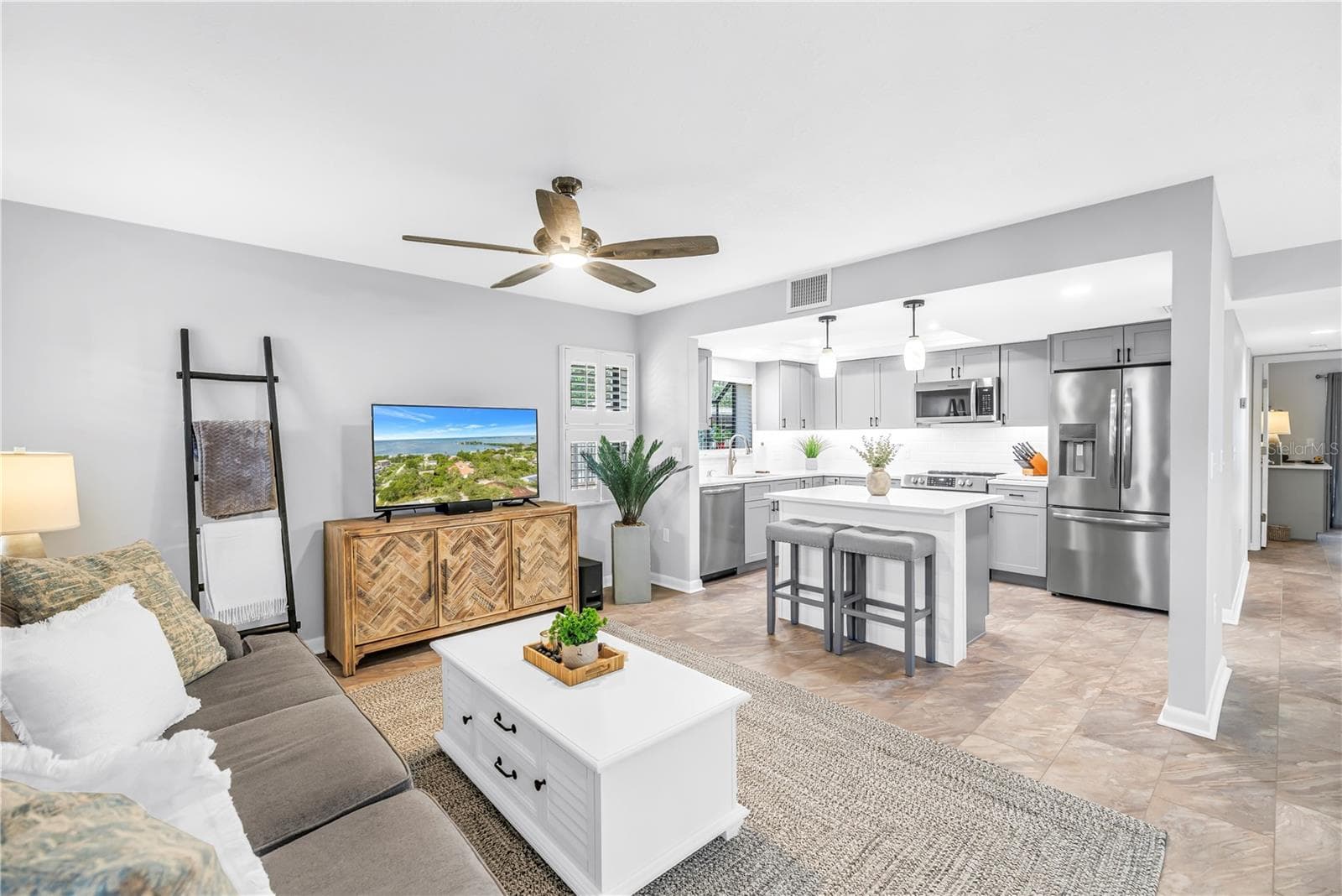 300 S Florida Ave #400A photo 2