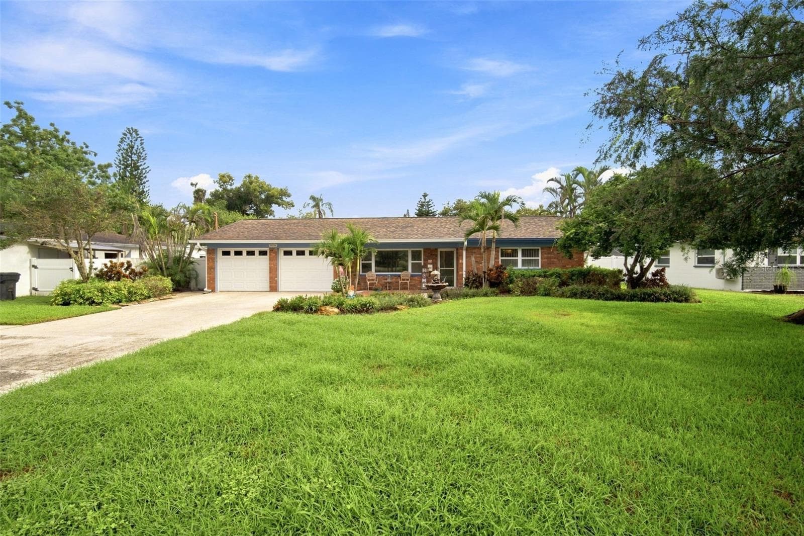 526 S Larry Cir photo 2