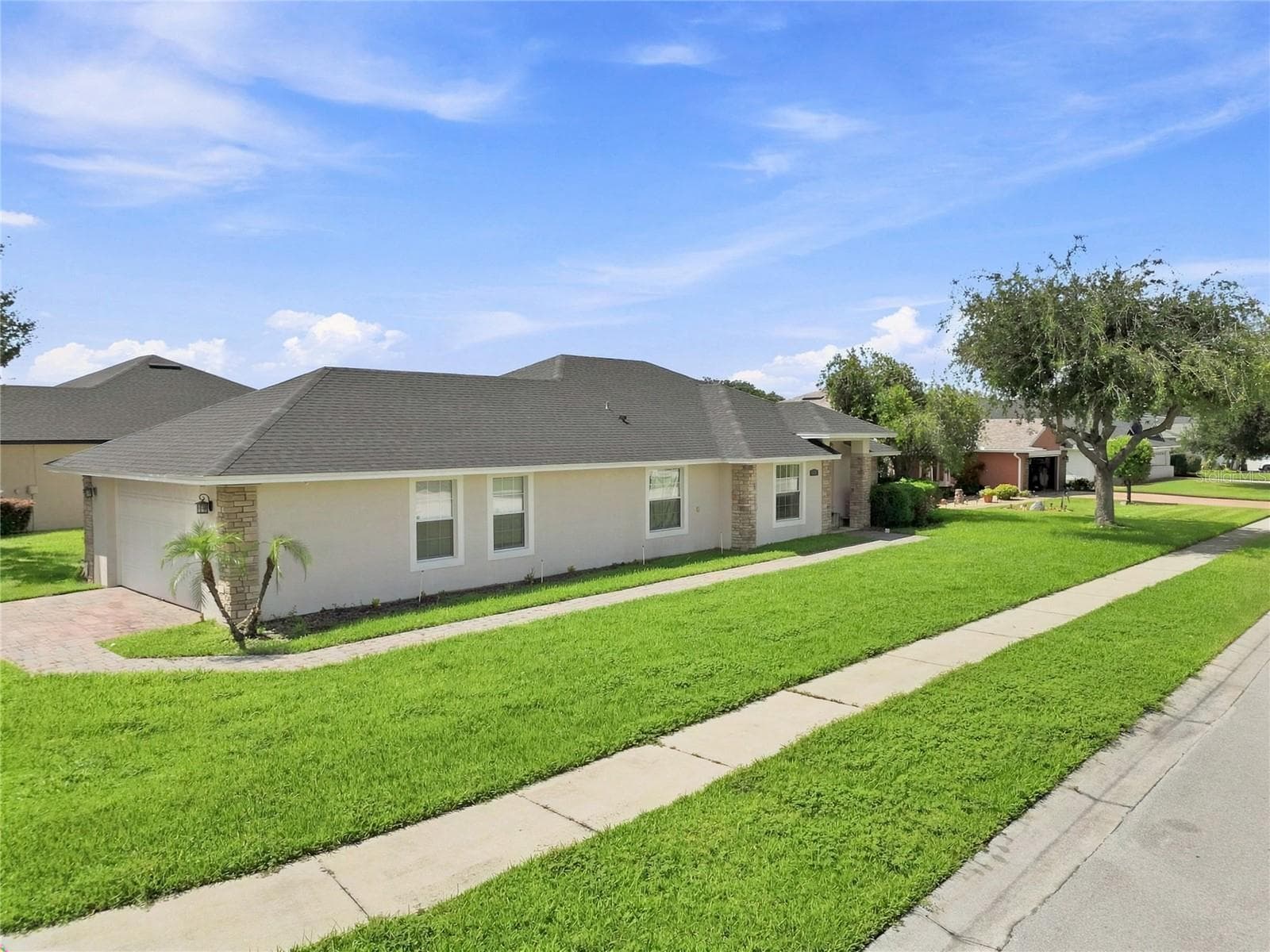304 Bentley Oaks Blvd photo 2