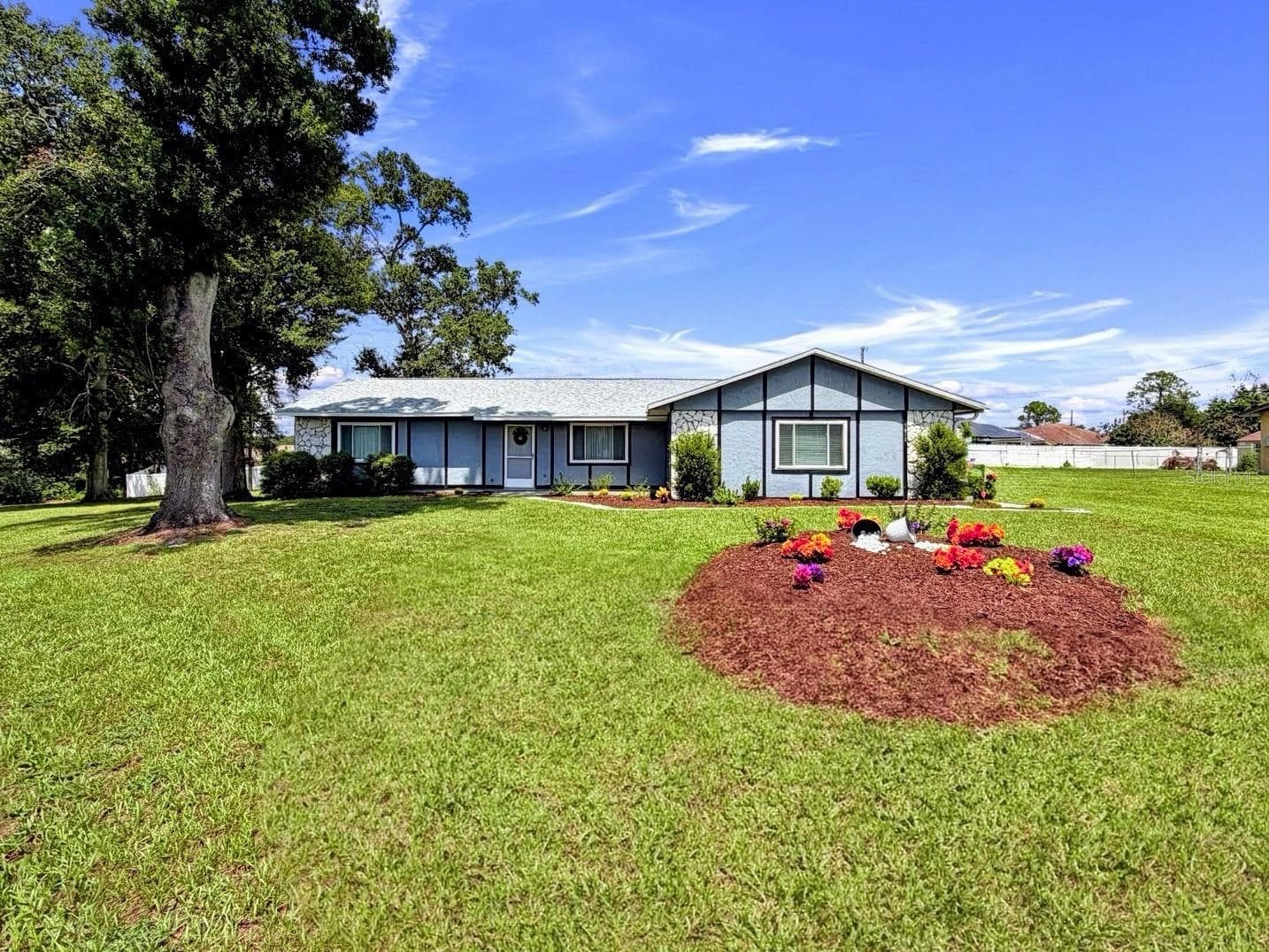 5810 Crest Ln photo 2