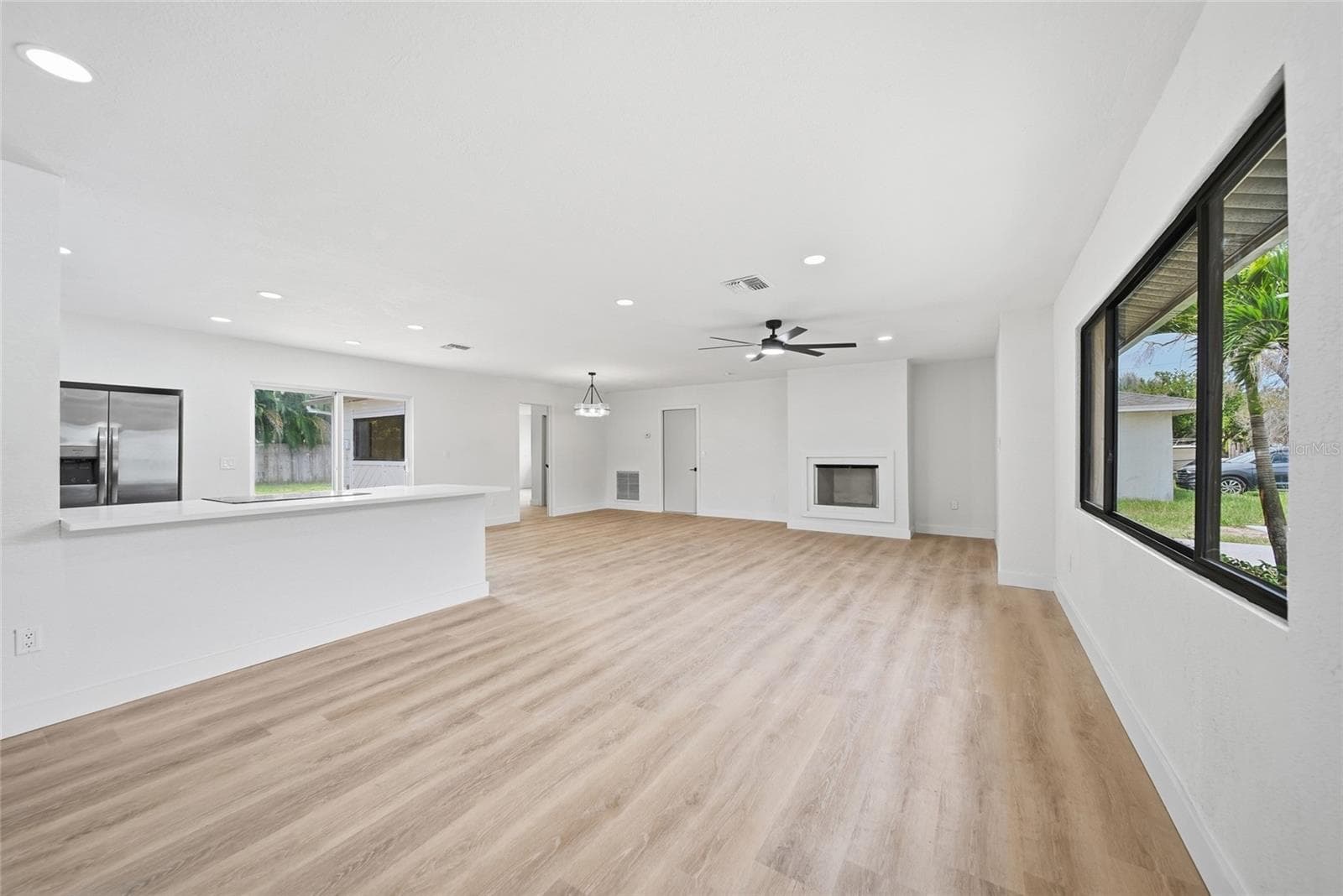 815 Poinsettia Ave photo 5