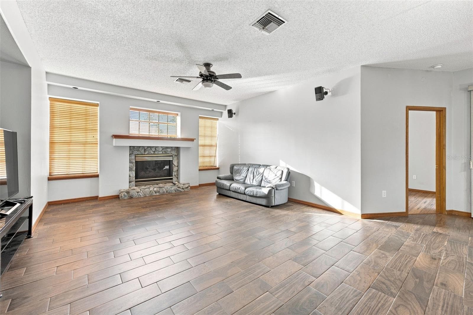 12018 Villa Rd photo 5