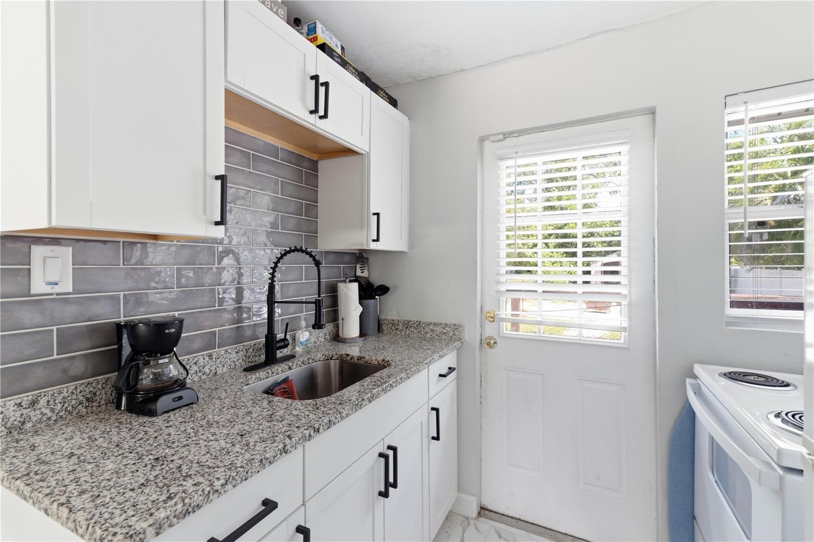 604 McLennan St photo 3