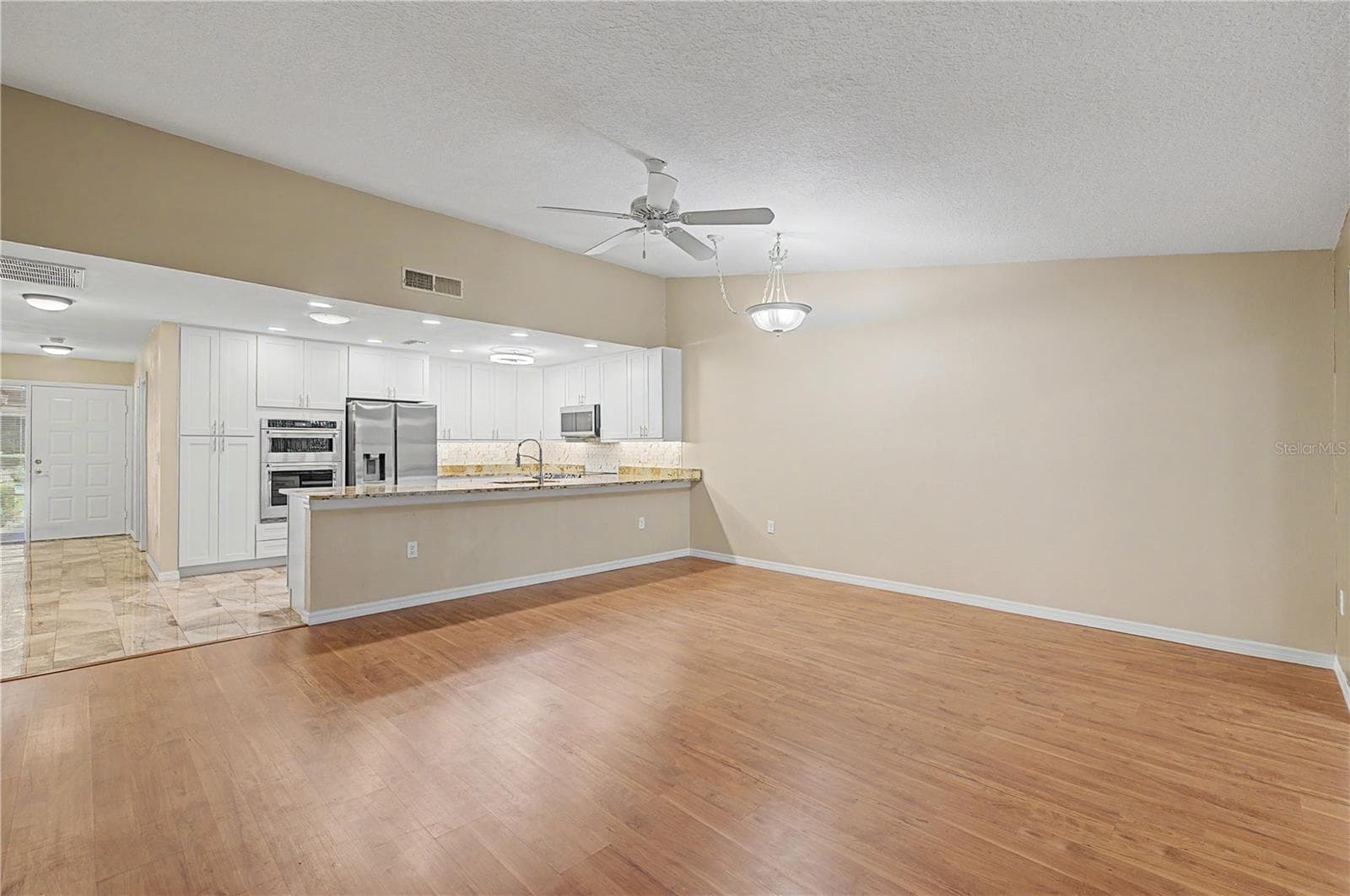 1302 Golfview Dr photo 4