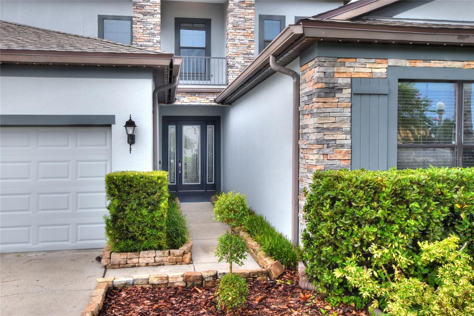 1350 Heritage Landings Dr photo 3