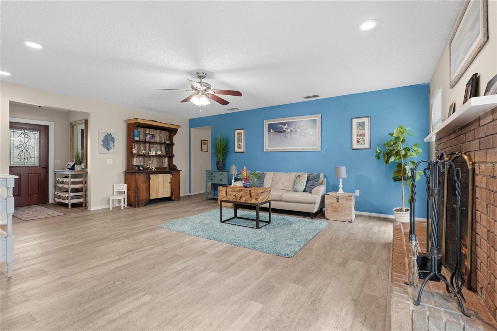 2112 S Brink Ave photo 3