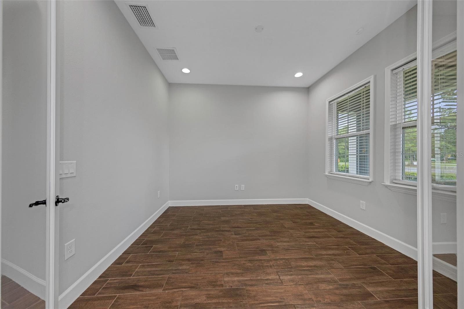 17807 Howsmoor Pl photo 5