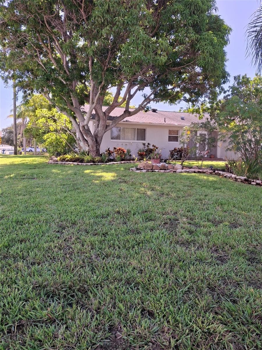 344 Crosswinds Dr photo 2