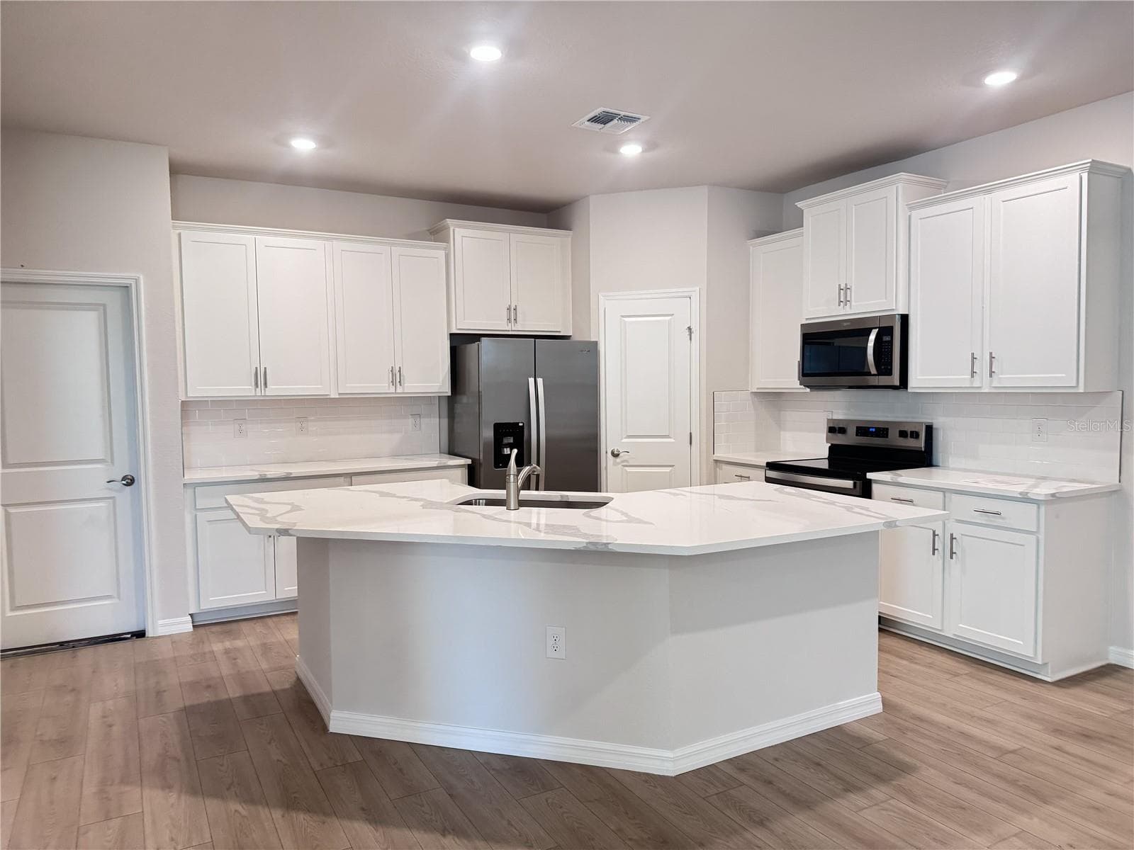 18354 Tavernside Trl photo 4