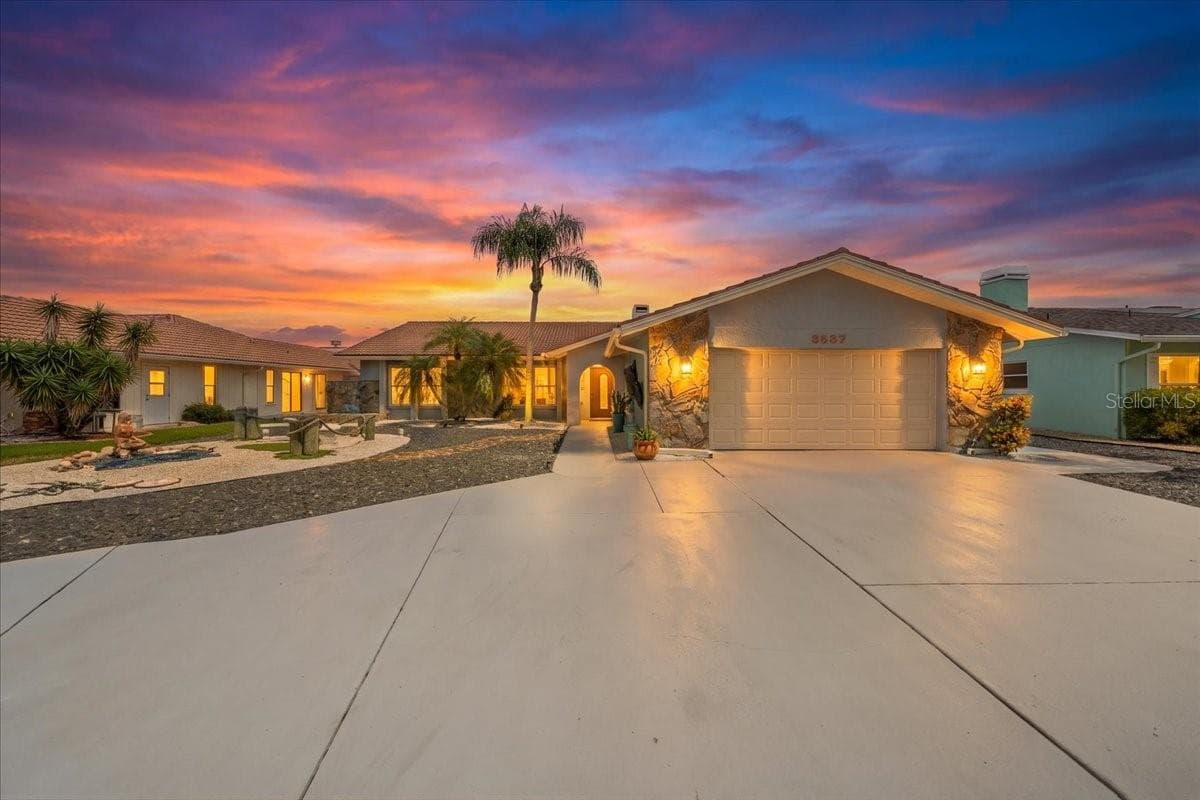 3537 Seaway Dr