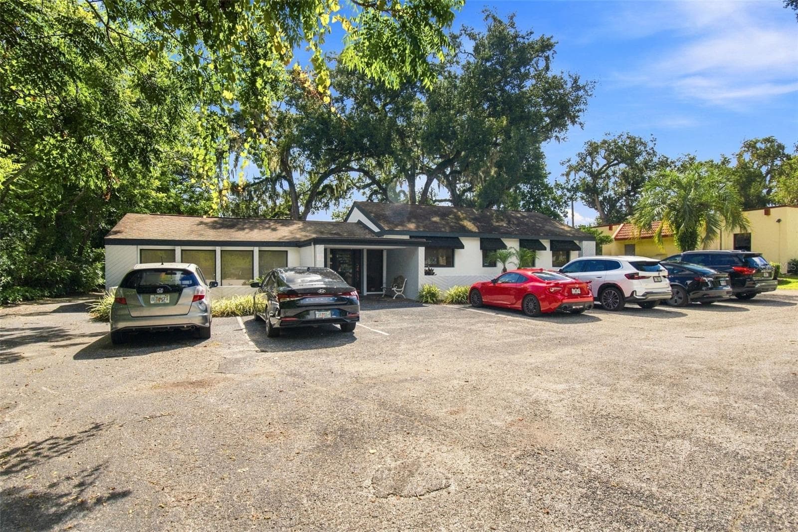 223 Lithia Pinecrest Rd photo 3