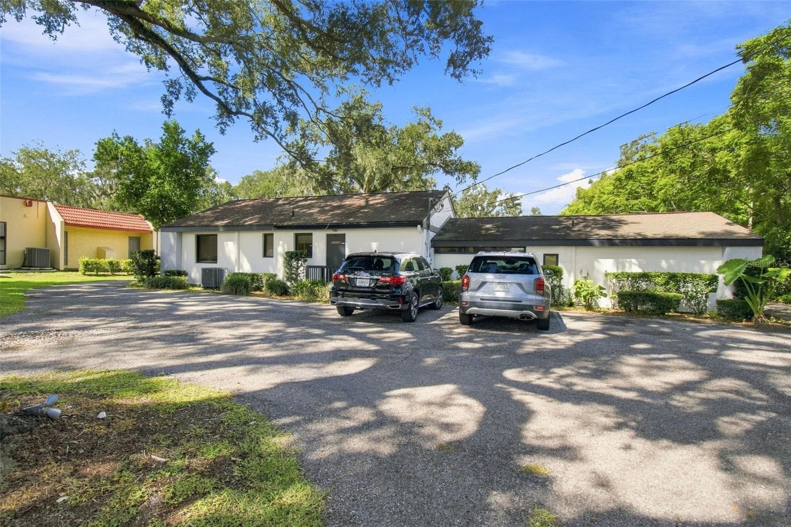 223 Lithia Pinecrest Rd photo 4