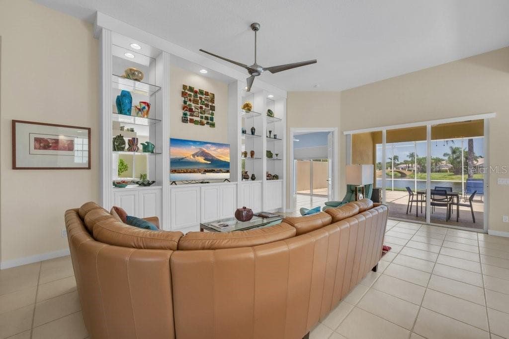 8375 Jesolo Ln photo 2