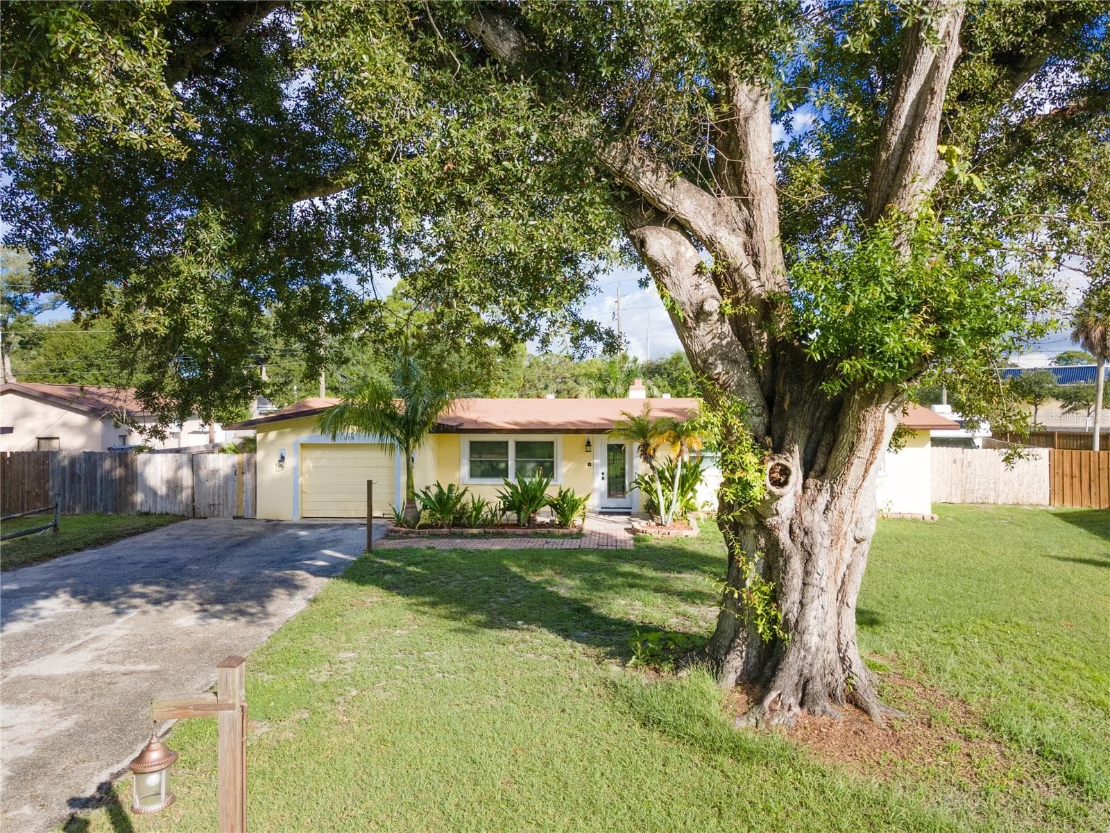 1126 Carmella Cir photo 2