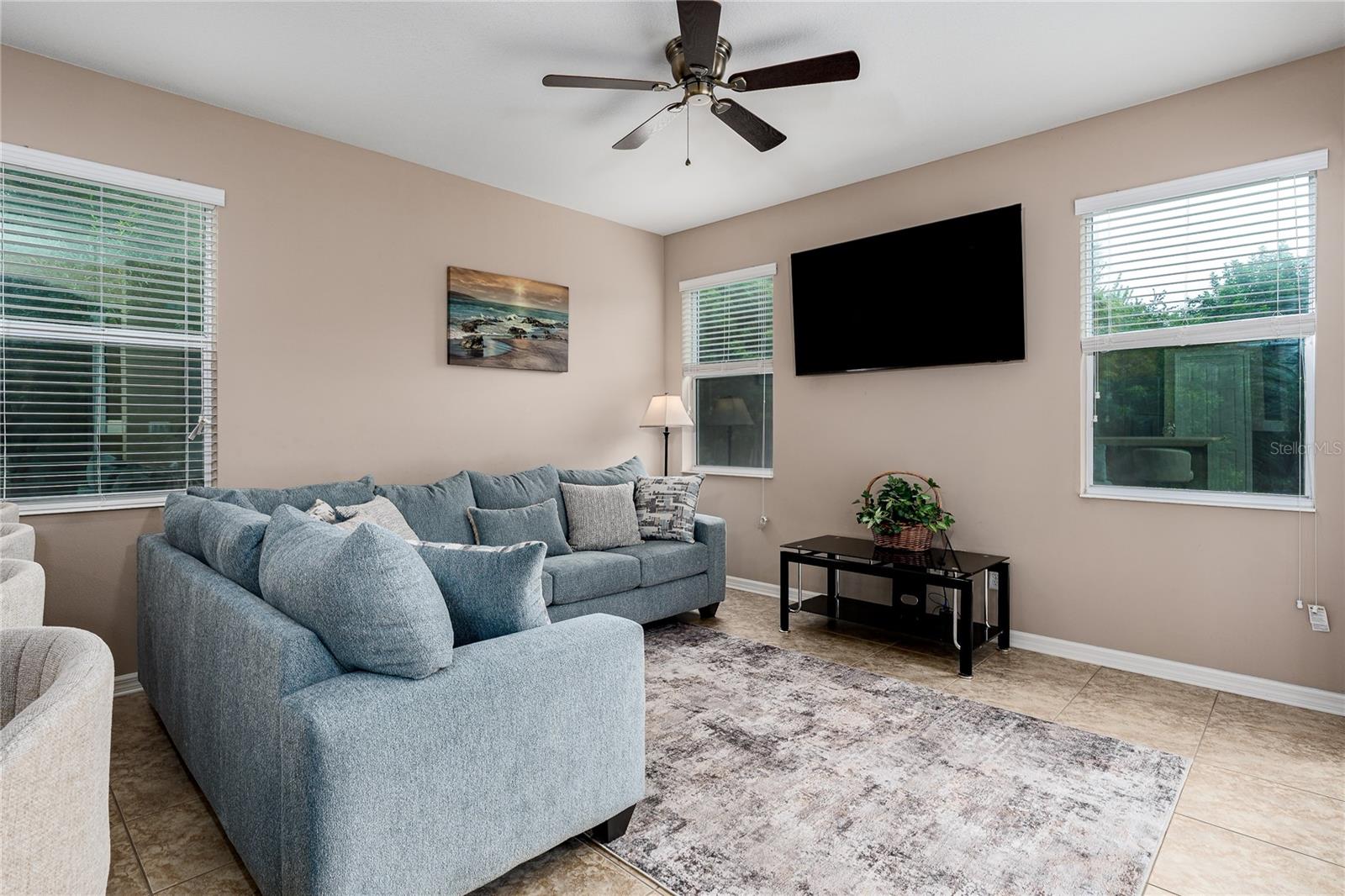 5918 Oak MILL Ter photo 4