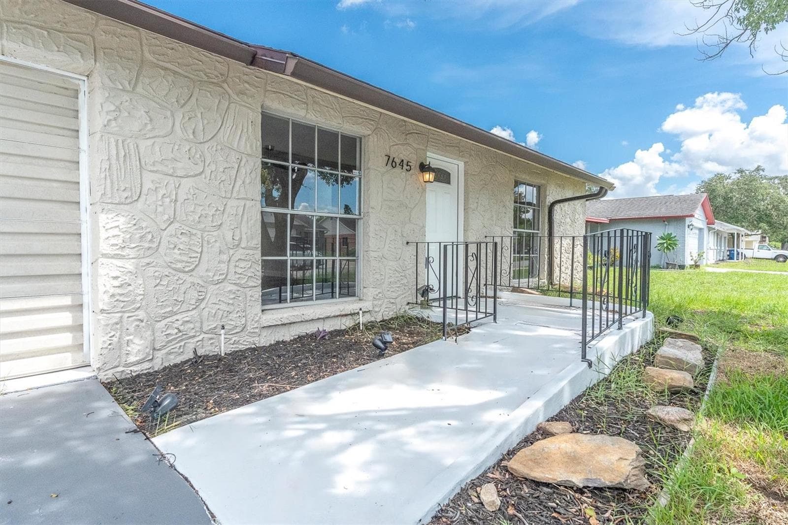 7645 Arlight Dr photo 2