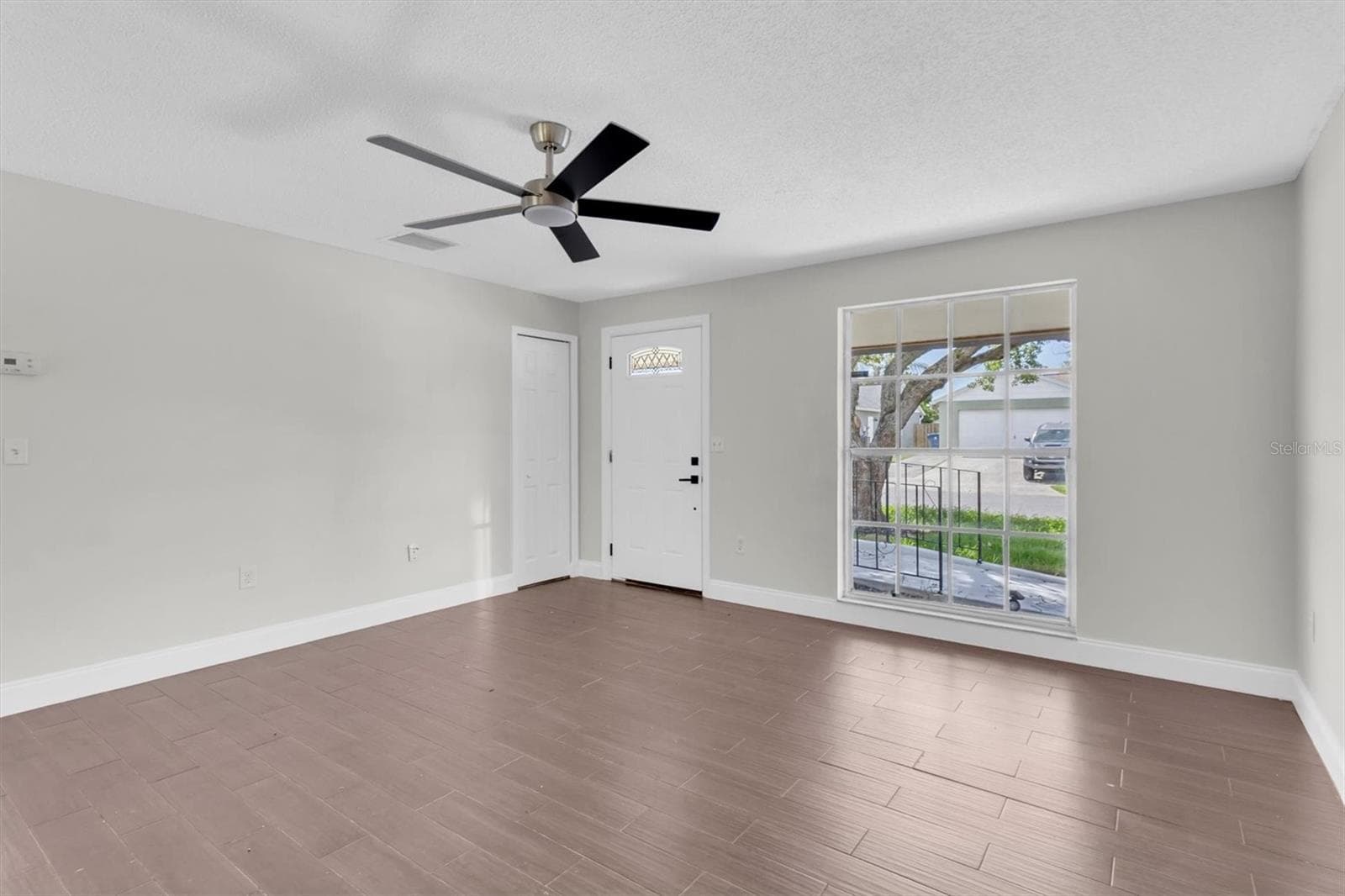 7645 Arlight Dr photo 3