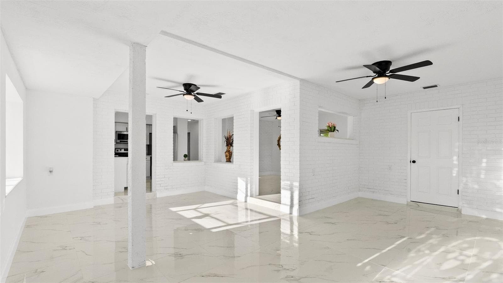 310 Country Club Dr photo 4